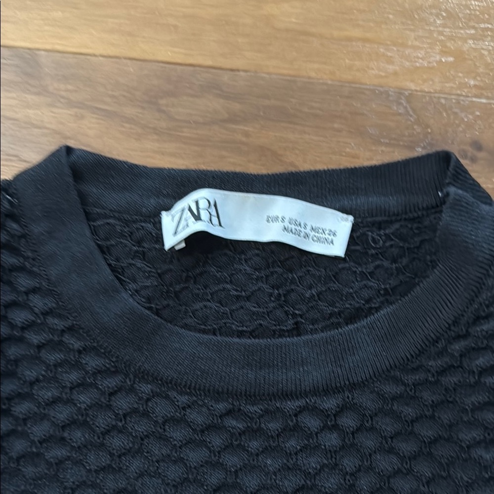 Zara Black Textured Short Sleeve Top Size S! - Picture 2 of 2